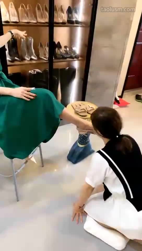 #歌迪丝 #女主天地 #直播回放三婶伺候，鞋柜前的耻辱