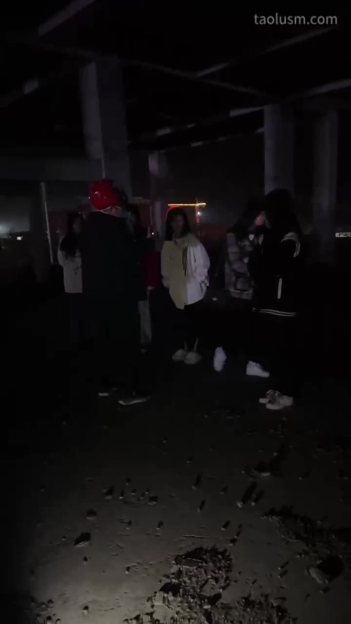 #精神小妹 #女主天地 #直播回放户外超重度-深夜被4S精神小妹爆踹