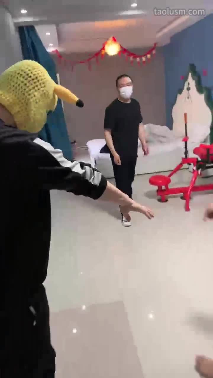 #精神小妹 #女主天地 #直播回放群调-素人学生主的人体蹦床