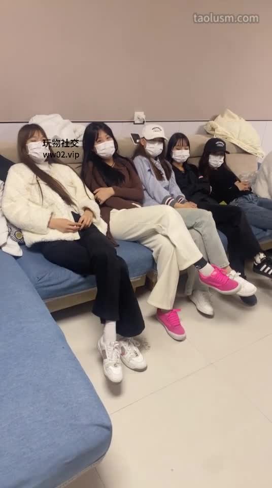 #精神小妹 #女主天地 #直播回放群调-轮流清理学生主的脏鞋臭袜踩踏