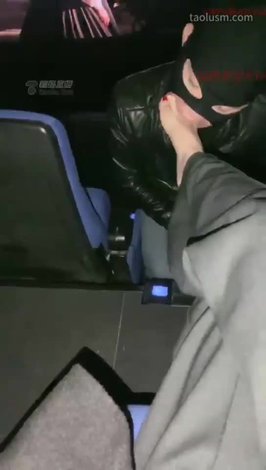 #歌迪丝 #套路直播 #玩物社交电影院伺候舔脚，新鞋，女皇级享受