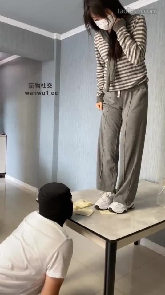 全体重跳跺踩头踢踹