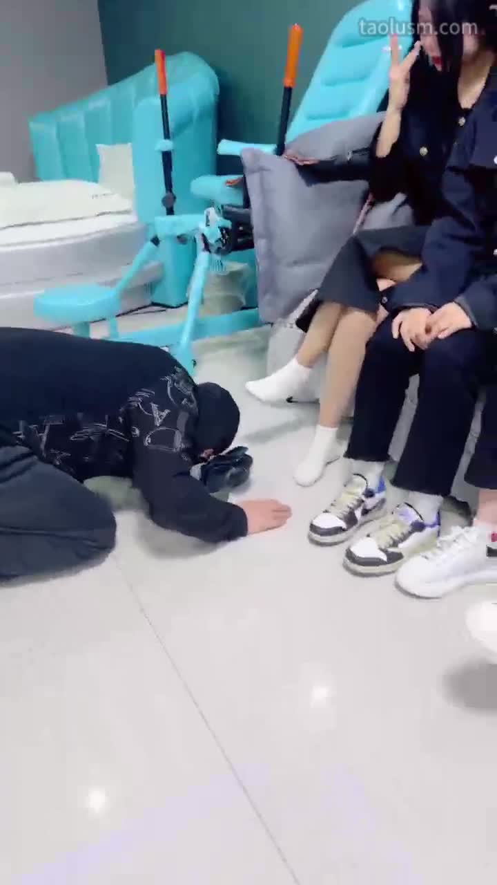 转胯喝圣水