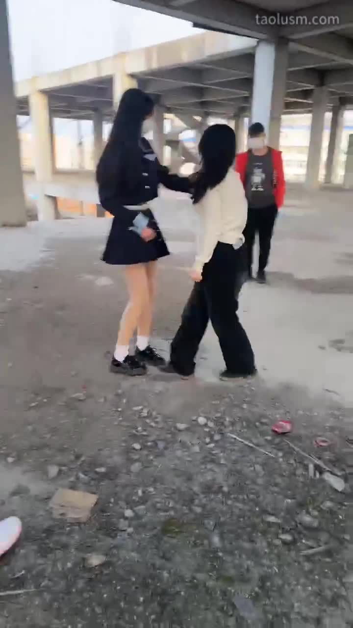 #精神小妹 #女主天地 #直播回放户外工地-三素人户外霸凌女同学