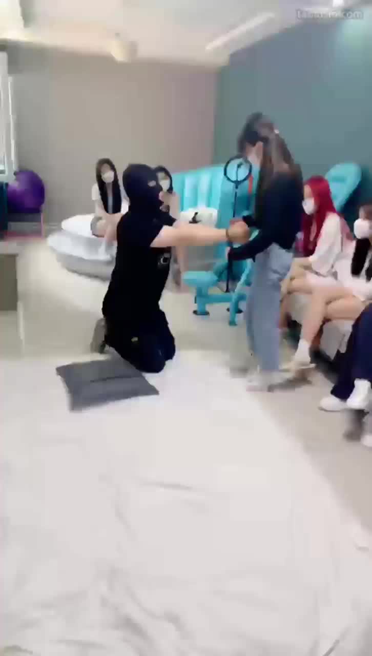#精神小妹 #女主天地 #直播回放多女王 禁锢的折磨