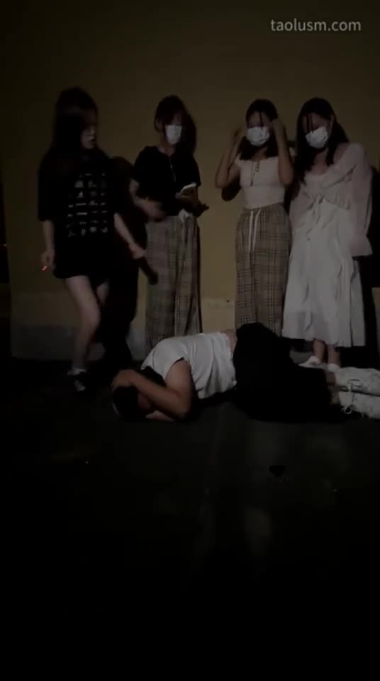 #精神小妹 #女主天地 #直播回放夜间校园调-超多学生S暴力虐打