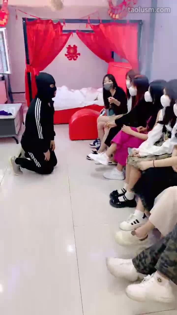 鞭打耳光骑马