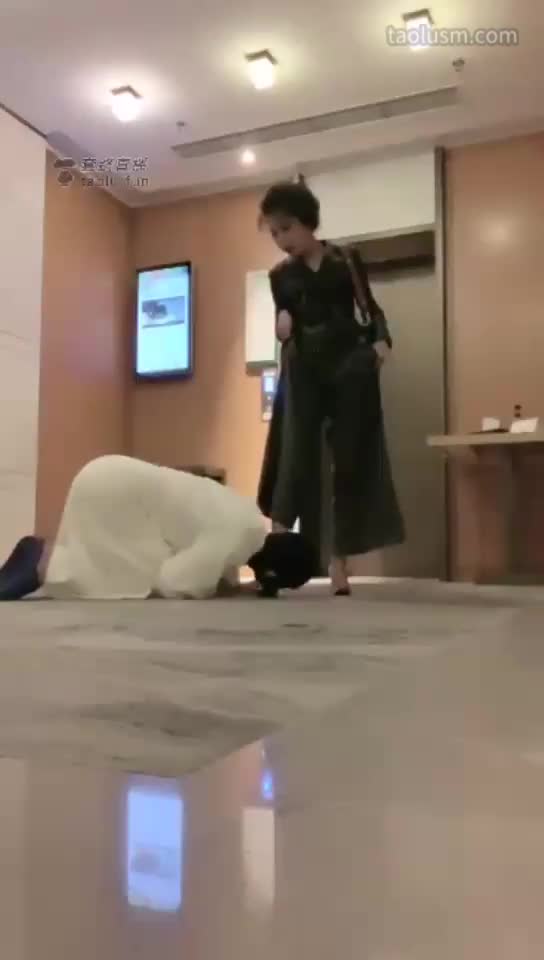 #歌迪丝 #套路直播 #玩物社交电梯口深喉到吐出晚饭来，爽