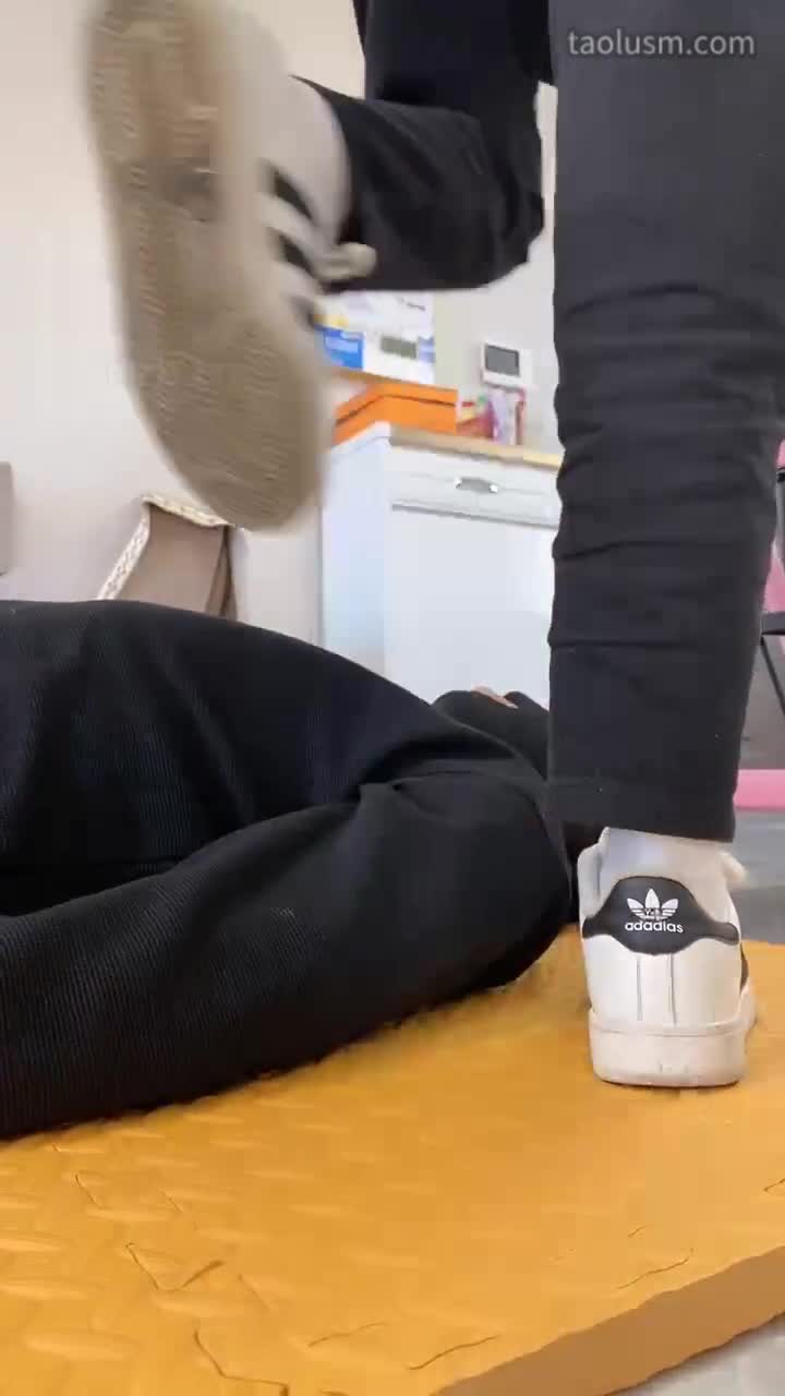 #精神小妹 #女主天地 #直播回放全体重抗压踩脸专场