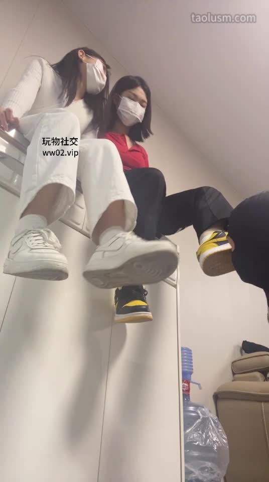 #精神小妹 #女主天地 #直播回放双S-居高临下舔脏鞋底白袜