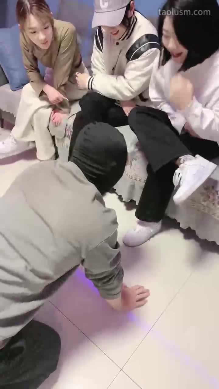 #精神小妹 #女主天地 #直播回放双女神运动鞋棉袜踩虐