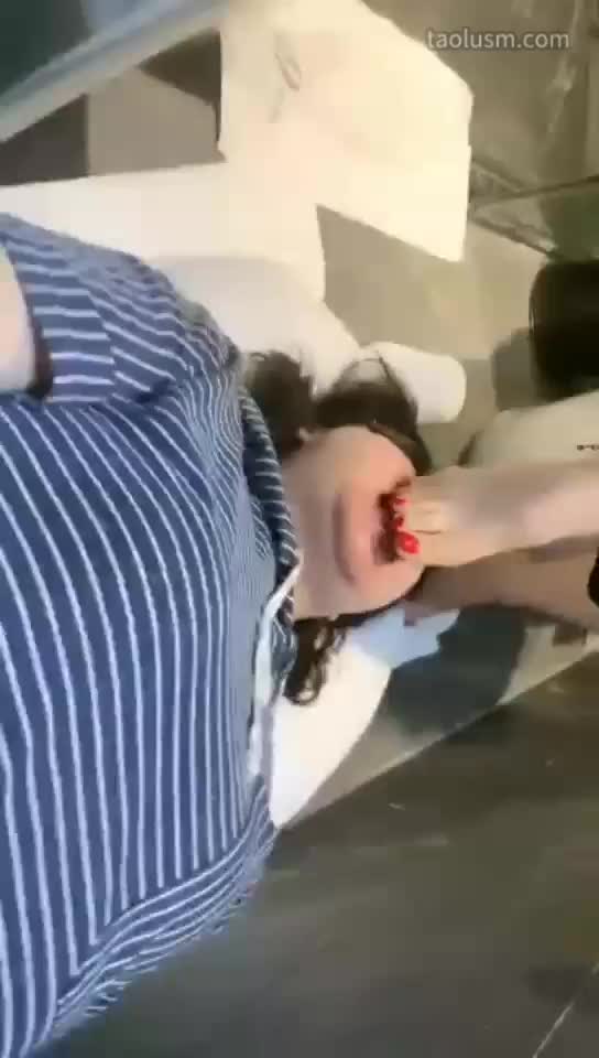 #歌迪丝 #女主天地 #直播回放如厕，母狗来了