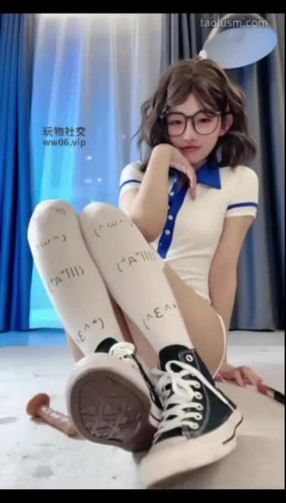 #一茶 #女主天地 #直播回放嘲笑哥哥的小鸡巴羞辱 早泄 白丝 模拟足交 红绿灯 帆布鞋 玩物 第一视角