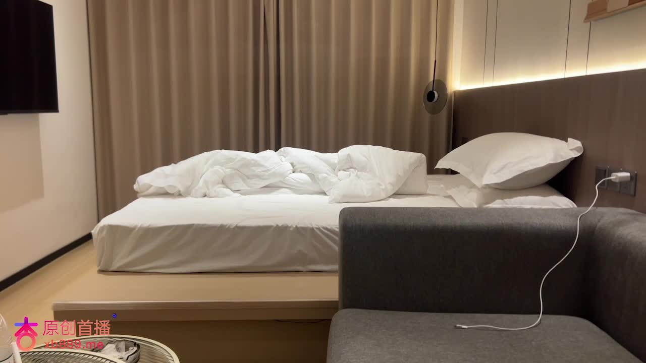 探花蜘蛛侠约炮个 穿校服冒充学妹的纹身妹子死活不愿意口活还卖惨家里穷才出来做看逼的颜色应该是个老司机了