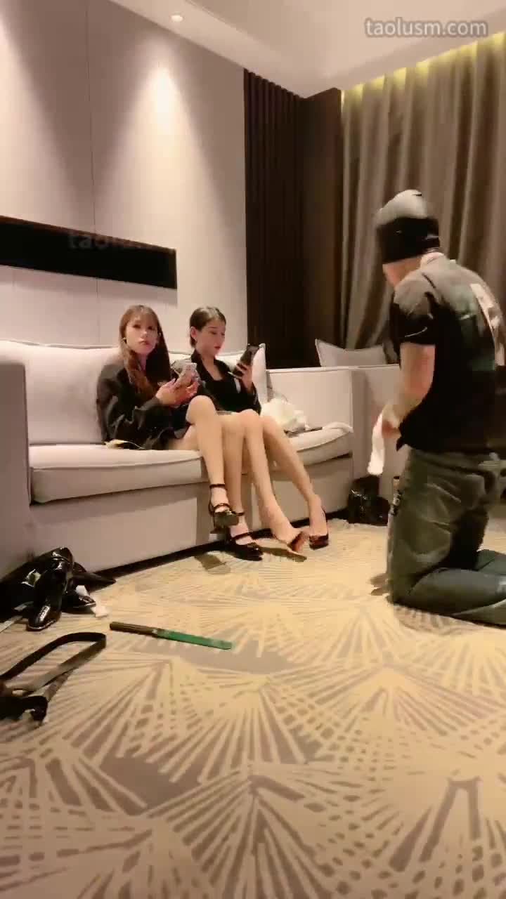 #沅芷 #女主天地 #直播回放给三主磕头 清理鞋底
