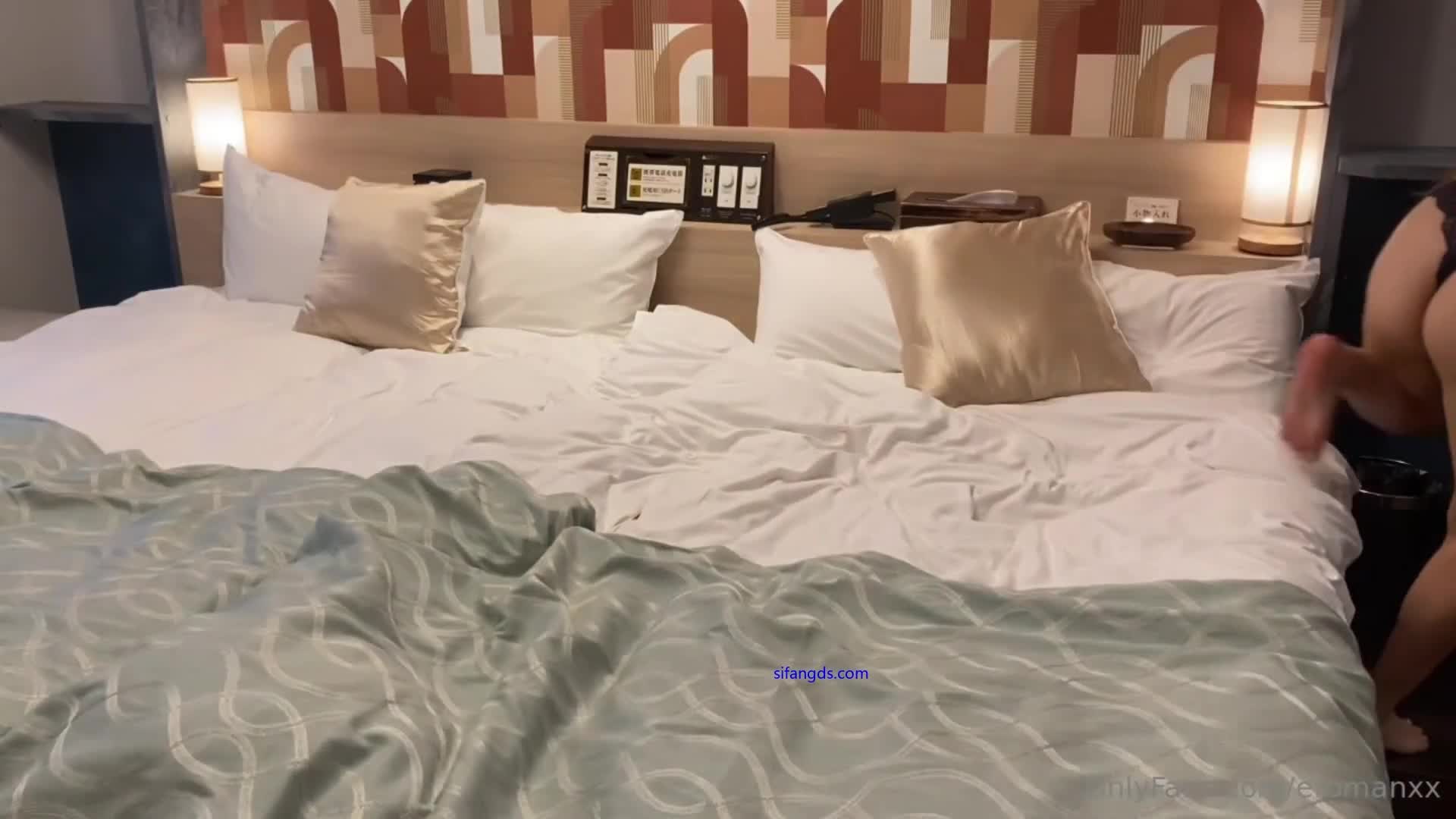 媚黑 娇小日本少女 被黑叔叔的大棒花式抽插 内射流浆