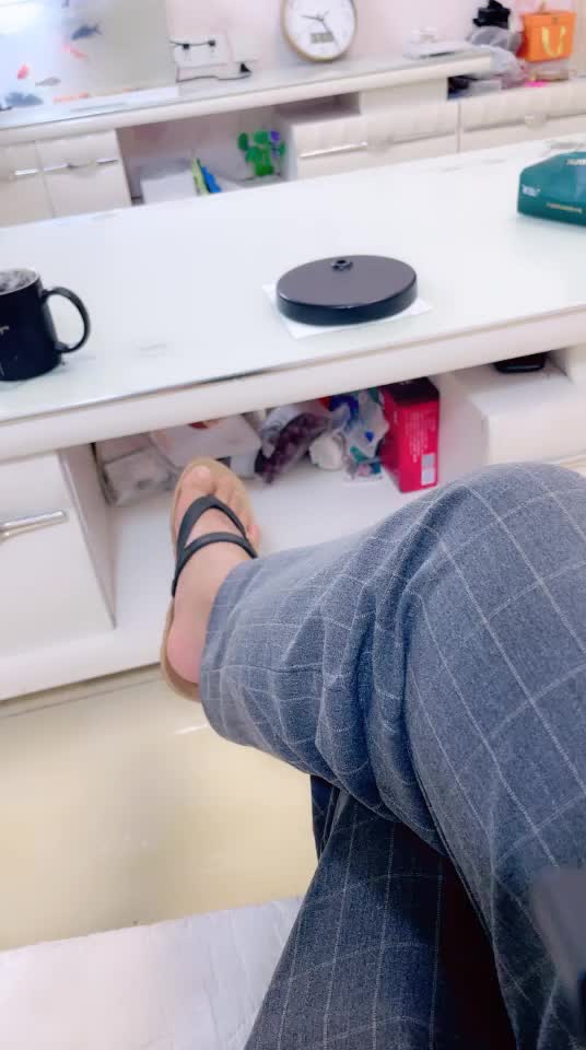 剧情演绎】小伙子家中逐步攻略贫乳小骚货 半推半就被大屌狂操
