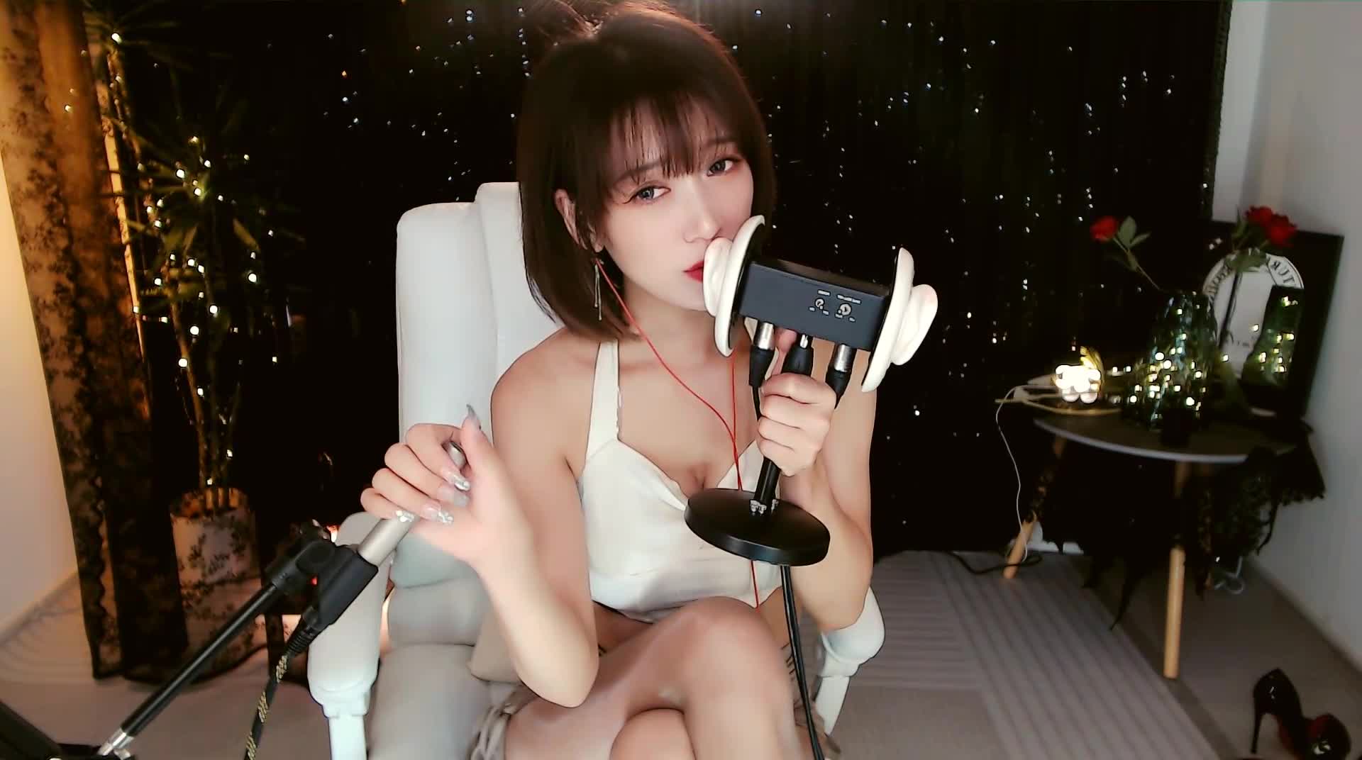 #圈圈 火箭1 无水印1.老婆的乖狗狗2.姐姐白丝3.涩气的姐姐4.撕开5.躺妈妈怀里6.舔7