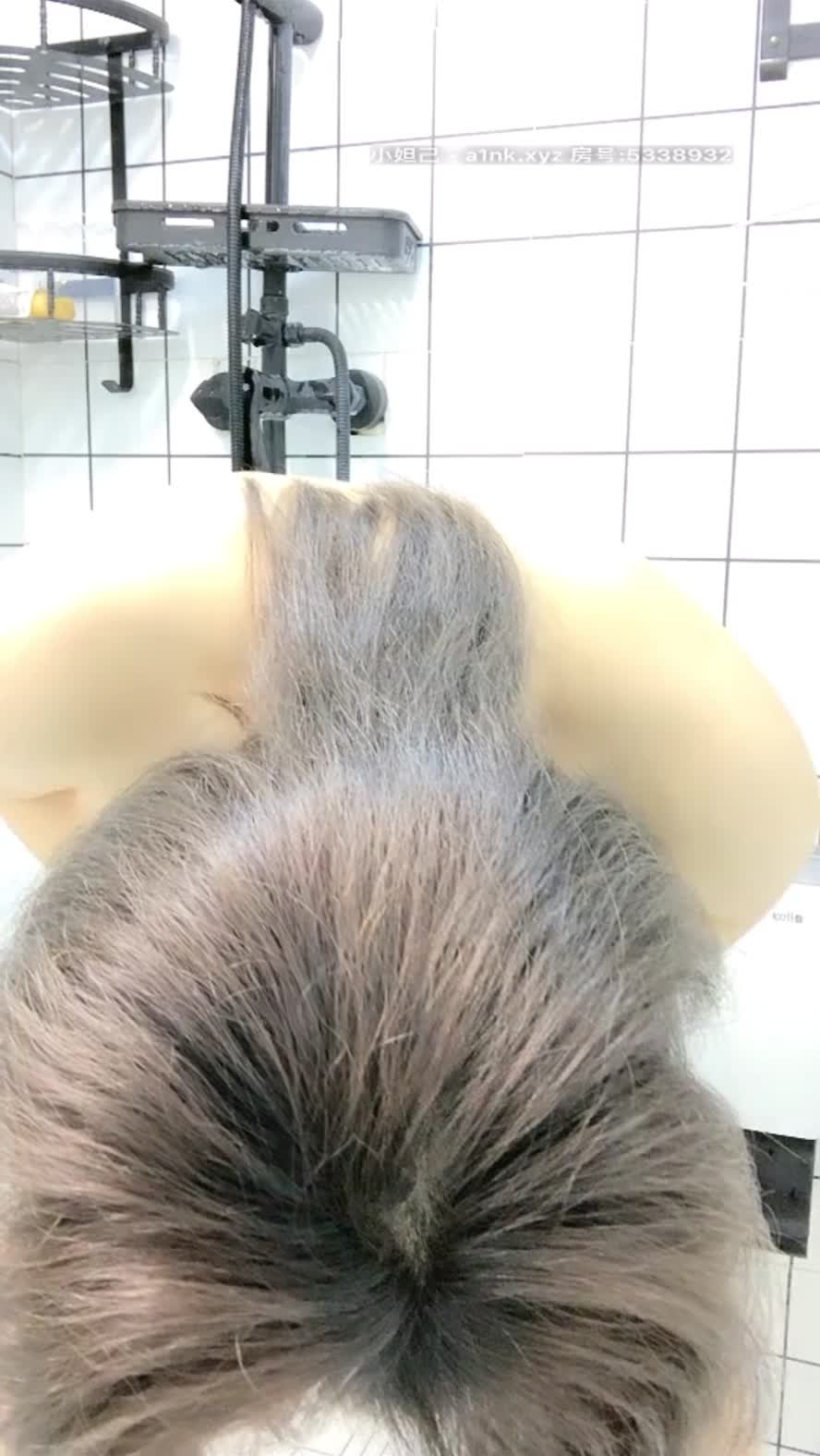 初樱】 露脸00后萝莉自慰 合集点此查看更多