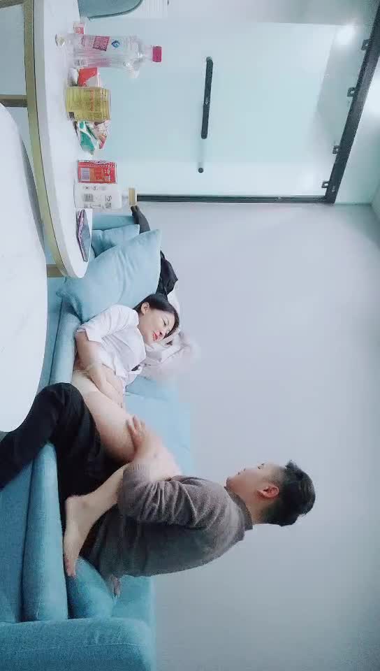 #熟女探花 新晋老哥约操轻熟女小骚货，迫不及待想要被操，特写口交活很棒，主动骑乘爆插