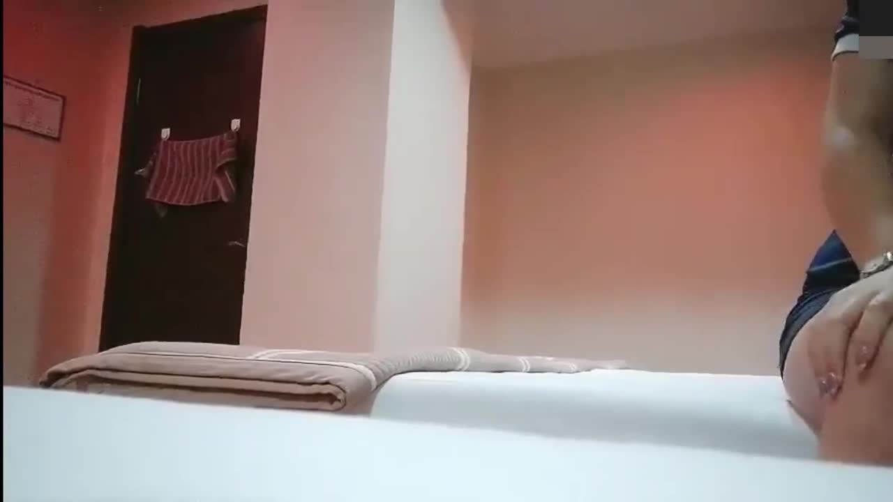 探访按摩店 按摩会所享受大保健服务，少妇技师韵味十足肏屄爽歪歪