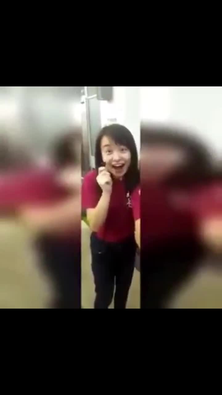【香港註冊女社工 全球環境社會學碩士學位 陳奕姍！骚母狗滥玩约炮做爱视频合集】来自瓜友投稿：香港註冊女社工 全球環境社會學碩士學位 陳奕姍。学霸就是不一样，人丑，但是挡不住她那颗爱发骚的心，一点都不耽误她到处约炮。一根鸡巴甚至满足不了她，有时候甚至需要3p才能填满她身上的洞和内心的空洞，吃起鸡巴吞起精来的骚样子格外下贱！频道赞助：++-----------------------------------------++点此查看更多