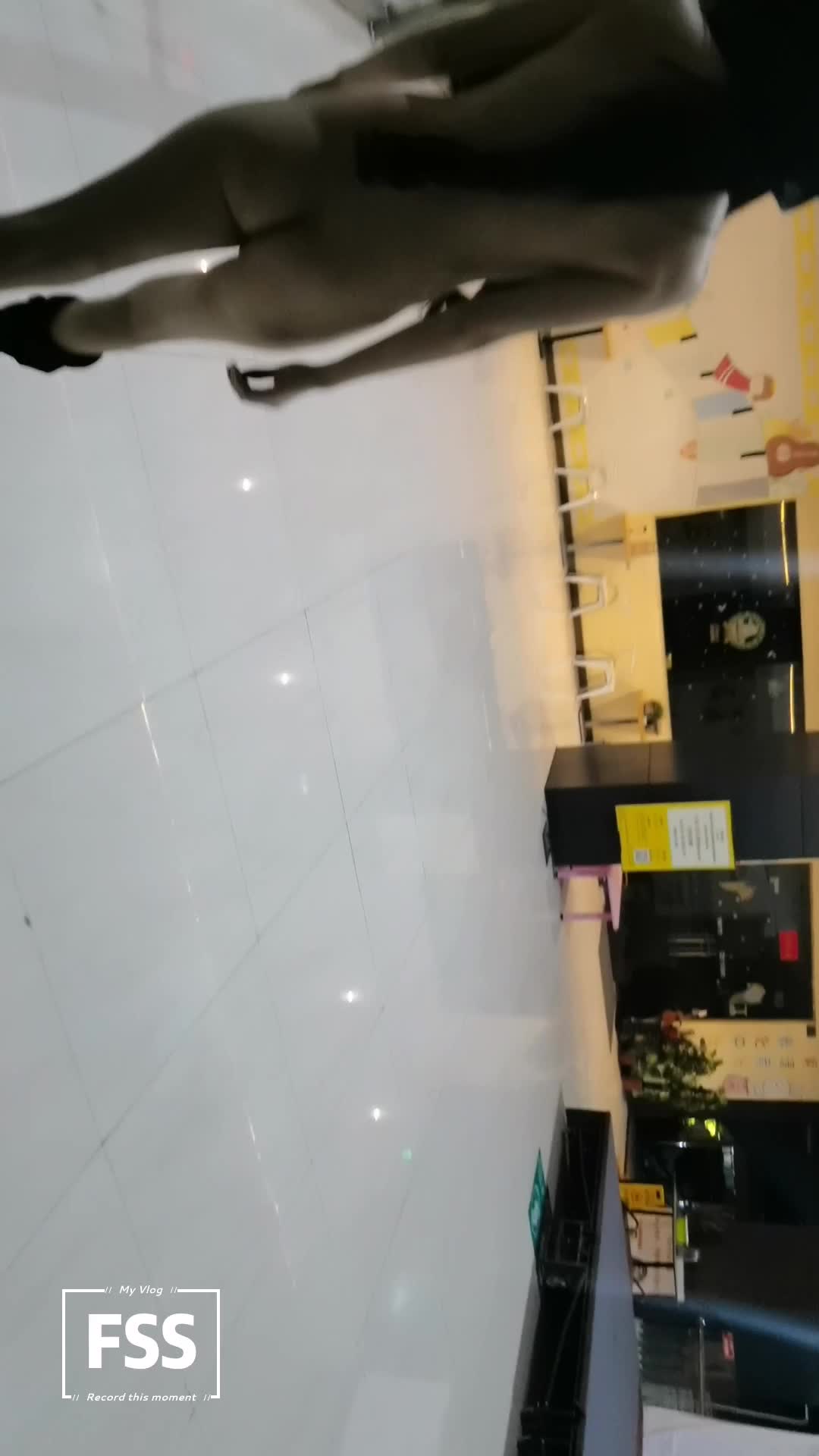 推特母狗冯珊珊主人任务系列之商场露出 #冯珊珊