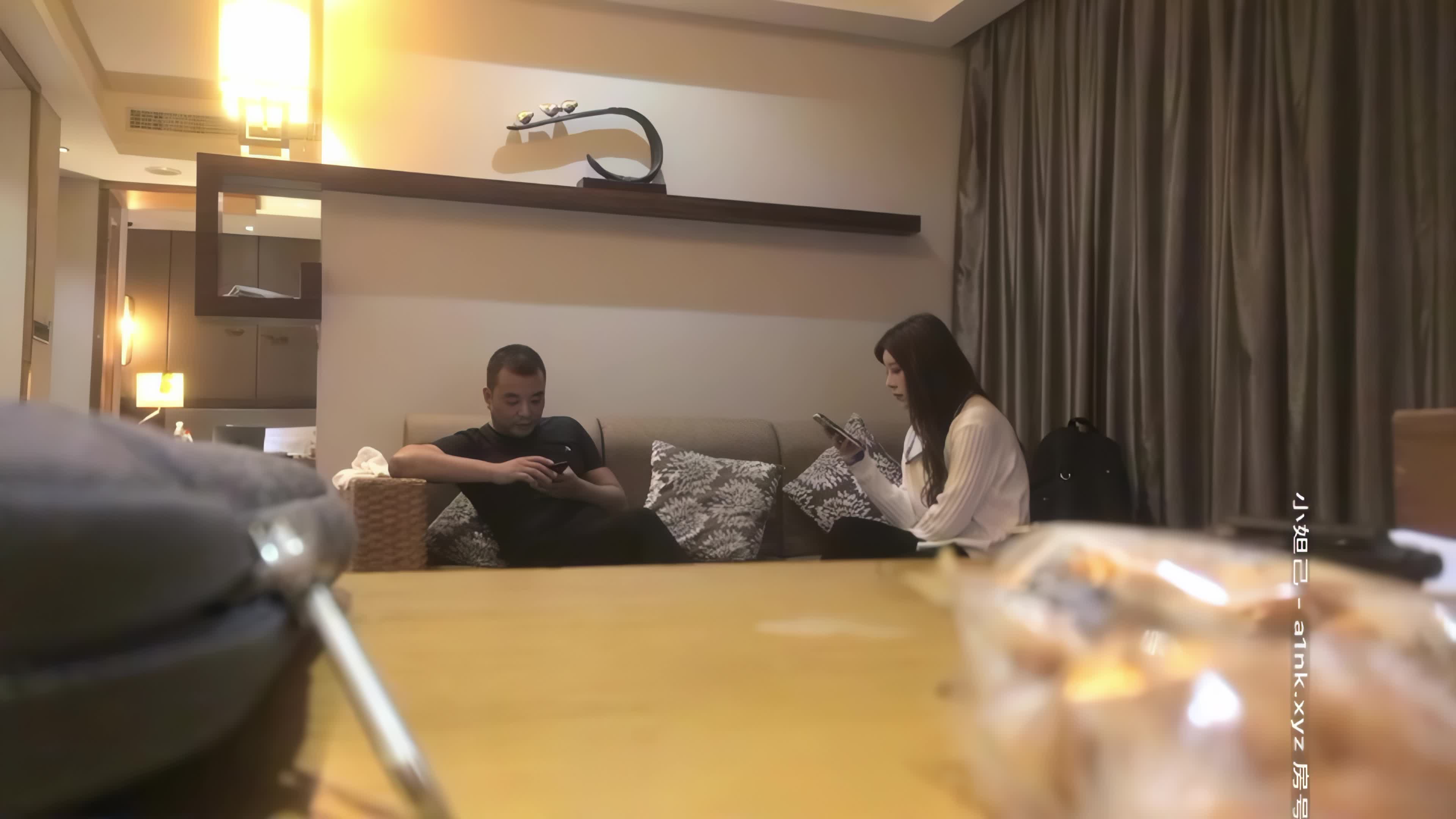 自制字幕系列】 无名男代班 「平面小模」第1部 这天至少9个单 唯独这个鸡鸡软-4K字幕版