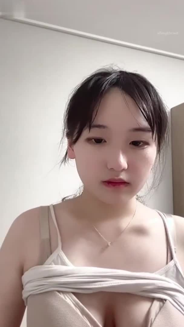 高颜值小坦克 yingnong—ins高颜值肉感清纯少女大小坦克头笔自慰 #小坦克 #高颜值 #福利姬