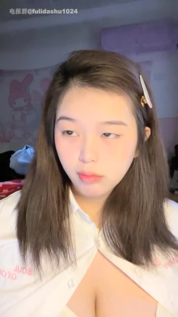 #直播 #甜甜甜甜圈 巨乳坦克