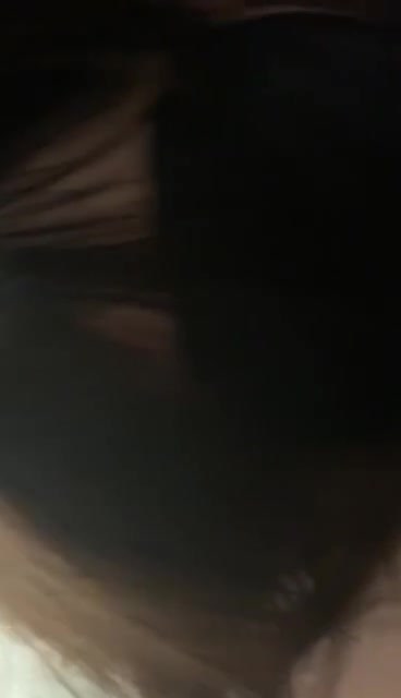 小坦克少妇酒店约会情人，饱满奶子十分亮眼