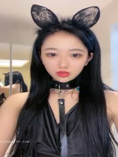 国产直播诺宝无敌❤️：我性瘾啦，想要的时候震动棒没电了我靠，只能换跳蛋，塞进里，震得高潮脸上神奇很是享受！
