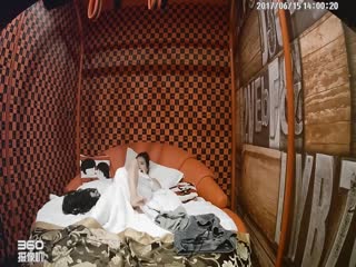 自拍,偷拍,泄密【360稀有高清资源】高颜值情侣 小伙用手捅的女友淫水直流 再用大鸡巴插入