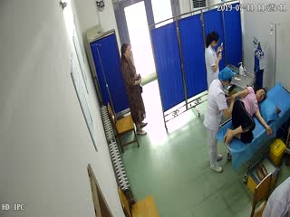 自拍,偷拍,泄密7月份最新妇科门诊流-小少妇有点害羞,看见男医生进来了不想脱裤子