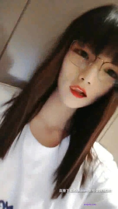 国产自拍風騷的大二學妹露臉勾搭小哥，掰著小逼讓男人舔陰蒂好刺激，性感的奶子深喉口交被小哥摸著奶子後入叫的騷