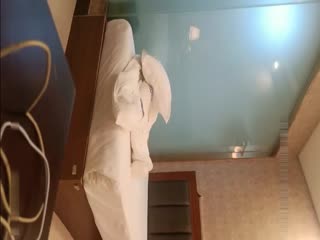 自拍,偷拍,泄密性欲旺盛体格瘦小排骨青年夜生活丰富连着约2个妹子啪啪第一个年轻可爱第二个成熟女人味十足国语对白