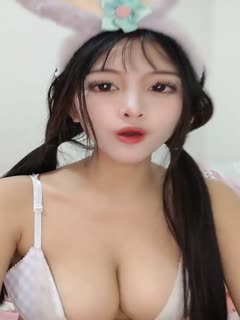 国产直播02年巨乳大胸妹❤️❤️：哥哥们可以约我，可以空降。当女神脱下内裤我就知道大戏来了，会喷水会娇喘 看得鸡鸡贼难受、兄弟先撸为敬！