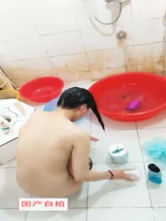 国产自拍偷拍良家娇妻卫生间全裸洗头沐浴