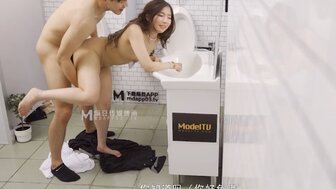 麻豆AVMDWP0022 淫行衛生間 情欲解放的衛生隔間