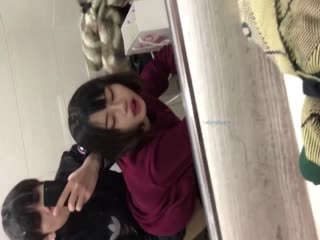 国产自拍高颜值奶子雪白的大学生妹子和男友对着镜子非常自恋的啪啪自拍各种体位
