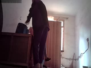 自拍,偷拍,泄密城中村嫖娼 · 儿子 爸爸一起相继而来，爸爸厉害了，70还能艹，操到一半舔逼 牛 ！