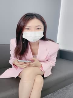 自拍,偷拍,泄密贵在真实！重庆某公司白领职员，公司LOGO都拍到，不怕老板发现吗？躲进公司厕所_2