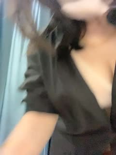 国产直播爆乳奶妈哺乳期直播大秀，这大骚奶子挤奶水给狼友看好刺激，淫声荡语骚穴特写展示，自慰呻吟听狼友指挥露脸