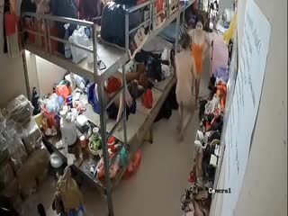 自拍,偷拍,泄密电子厂保安监控偷拍女工们下班后赤身裸体在宿舍走来走去