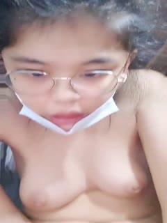 国产直播✿寝室春情✿ 眼镜妹在宿舍偷偷自慰大气不敢喘 强忍小穴剧烈快感太爽了 生怕被室友发现跑进浴室高潮喷汁