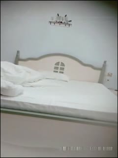 国产直播(莞式一条龙)说话很拽的眼镜四哥和老铁微信约嫖高颜值兼职妹玩3P前后搞妹子有点吃不消