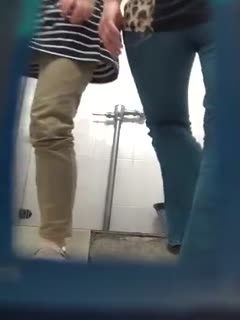 麻豆AV【国产偷拍】商场厕拍 妹子的镜头感很好