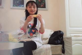 国产自拍深夜约操骚熟女，伸进内裤摸穴，床上舔屌口交