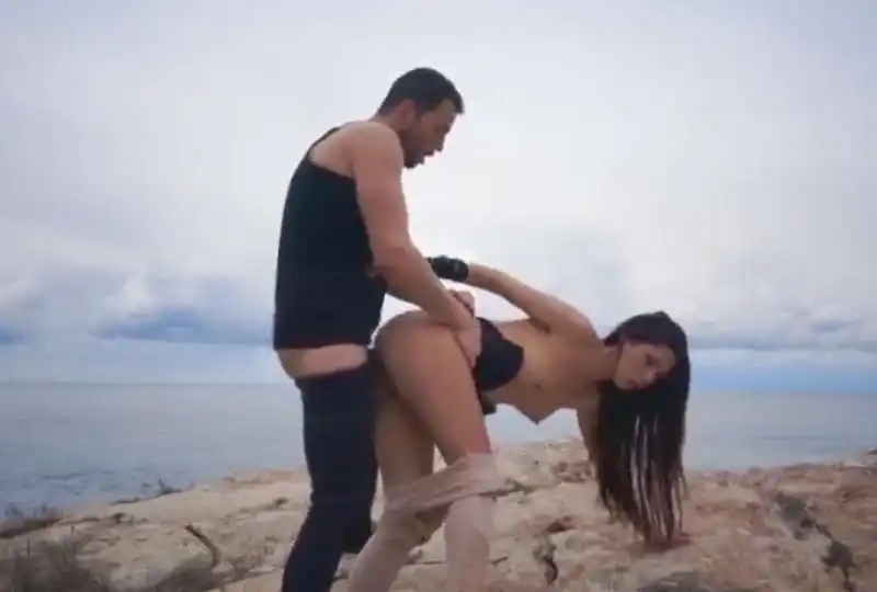 国产自拍海景配美女 有爱不做吗?