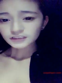 国产自拍长的清纯可爱新疆小美女主播与土豪大叔伪老公车震直播高潮喷了好多水大叔还说要搞她妹对白精彩(1) (1)